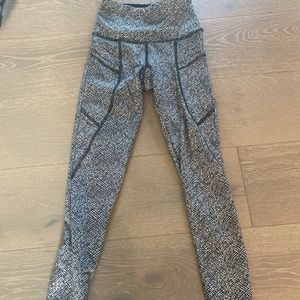 Strut This black and white leggings